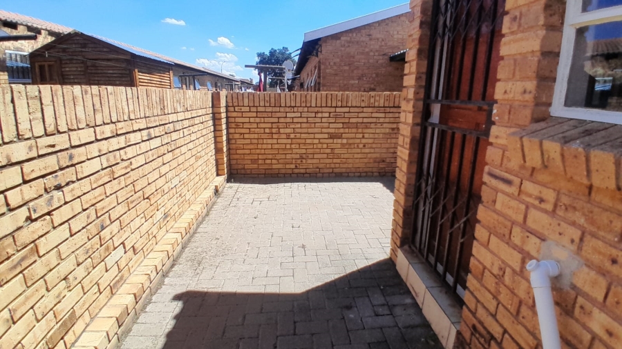 1 Bedroom Property for Sale in Finsbury Gauteng