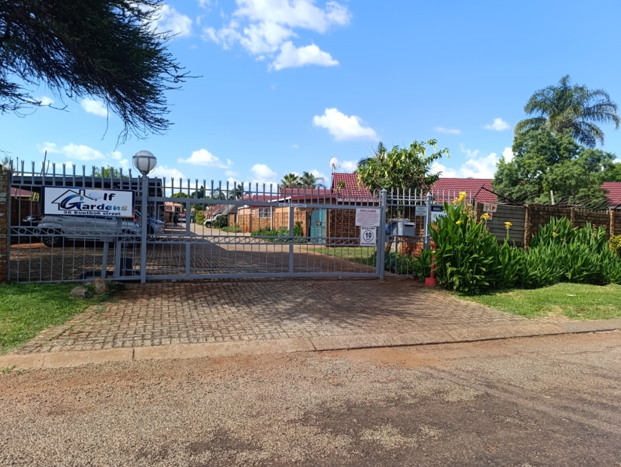 2 Bedroom Property for Sale in Hesteapark Gauteng