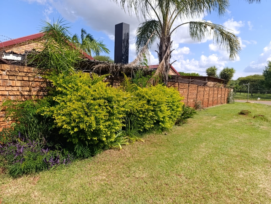2 Bedroom Property for Sale in Hesteapark Gauteng