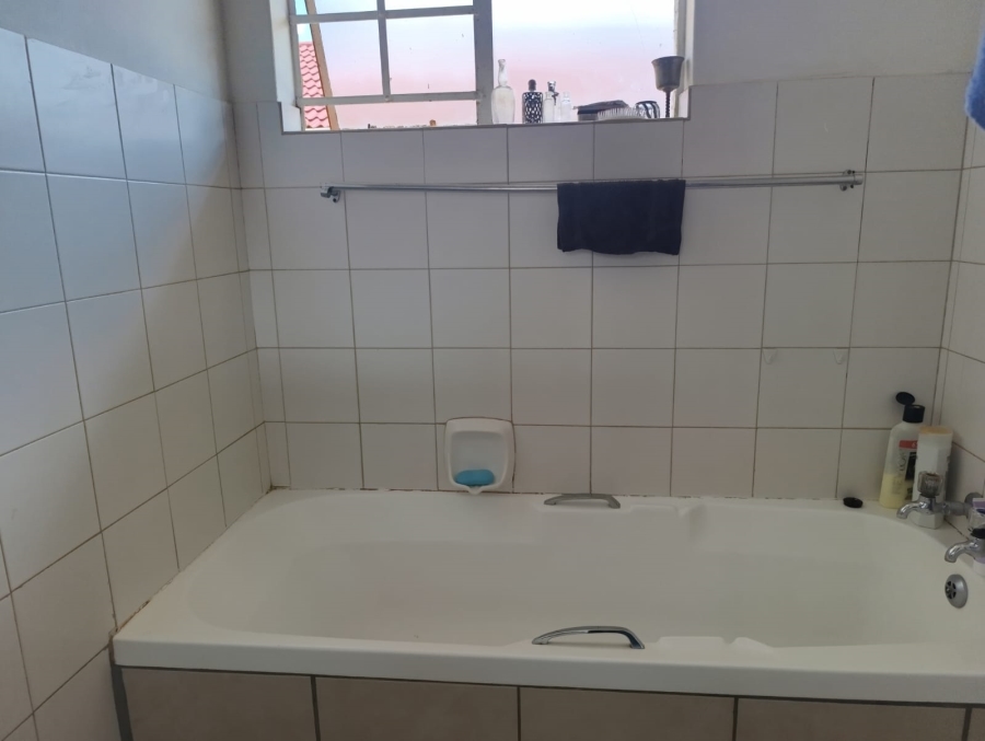 2 Bedroom Property for Sale in Hesteapark Gauteng