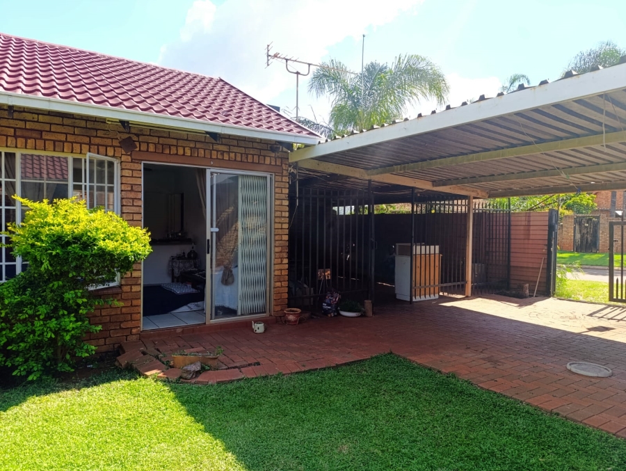 2 Bedroom Property for Sale in Hesteapark Gauteng