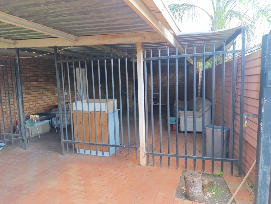 2 Bedroom Property for Sale in Hesteapark Gauteng
