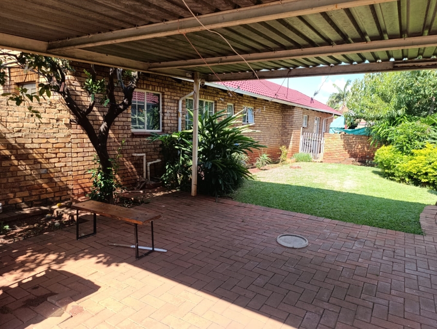 2 Bedroom Property for Sale in Hesteapark Gauteng