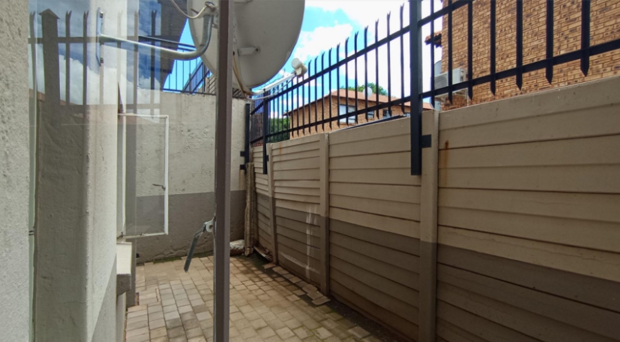 2 Bedroom Property for Sale in Mountain View Gauteng