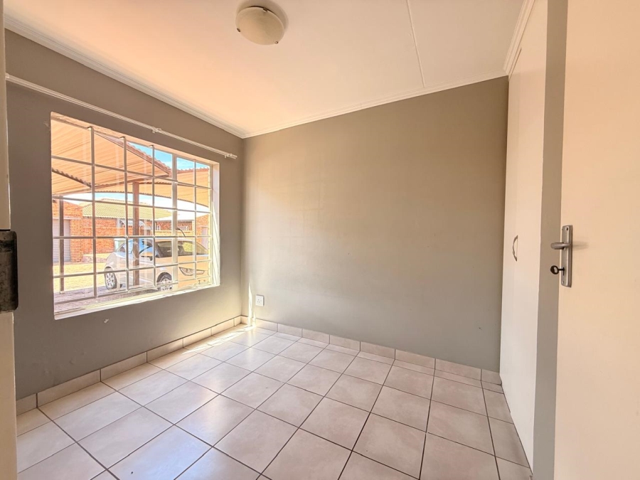 To Let 2 Bedroom Property for Rent in Andeon AH Gauteng
