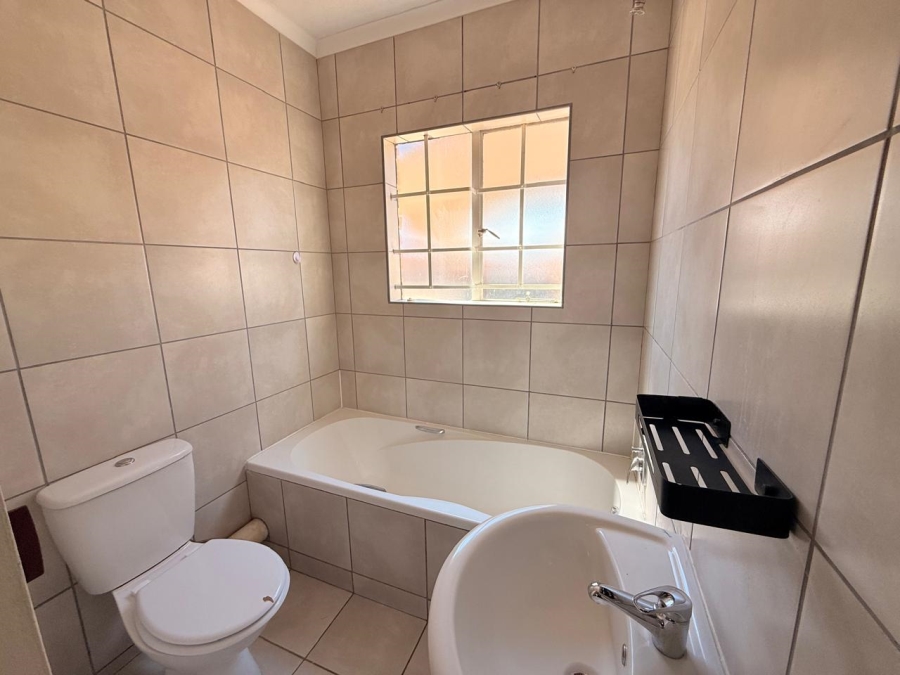 To Let 2 Bedroom Property for Rent in Andeon AH Gauteng