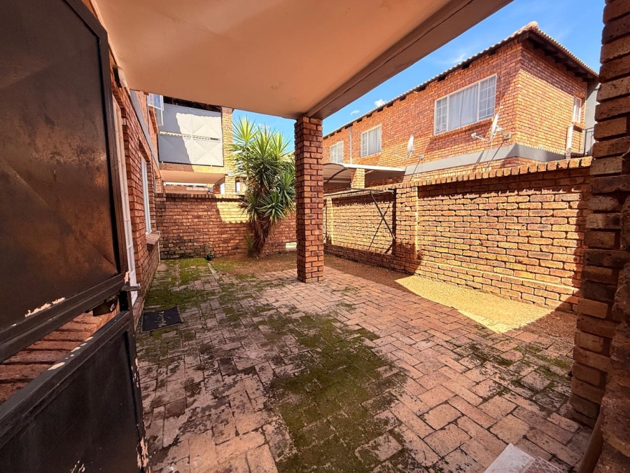 To Let 2 Bedroom Property for Rent in Andeon AH Gauteng