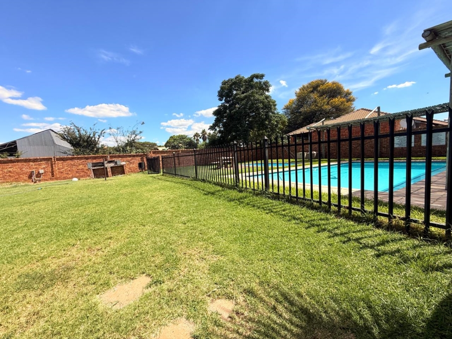 To Let 2 Bedroom Property for Rent in Andeon AH Gauteng