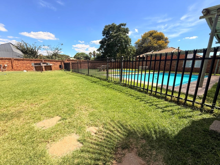 To Let 2 Bedroom Property for Rent in Andeon AH Gauteng