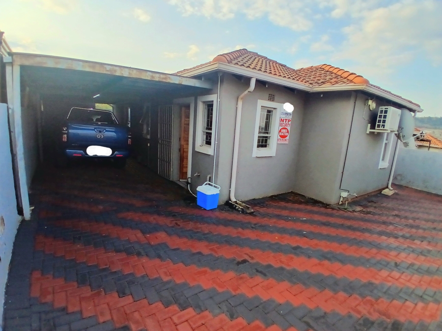 3 Bedroom Property for Sale in Lotus Gardens Gauteng