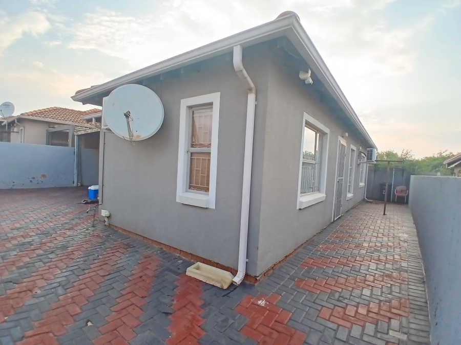 3 Bedroom Property for Sale in Lotus Gardens Gauteng