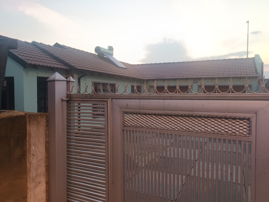 3 Bedroom Property for Sale in Soshanguve South Ext 4 Gauteng