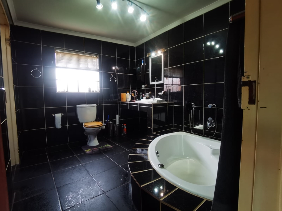 4 Bedroom Property for Sale in Riamar Park Gauteng