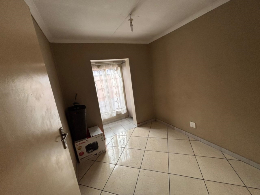 To Let 3 Bedroom Property for Rent in Danville Gauteng