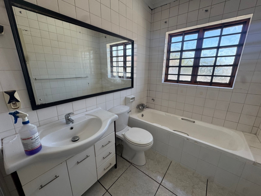 2 Bedroom Property for Sale in Greenhills Gauteng
