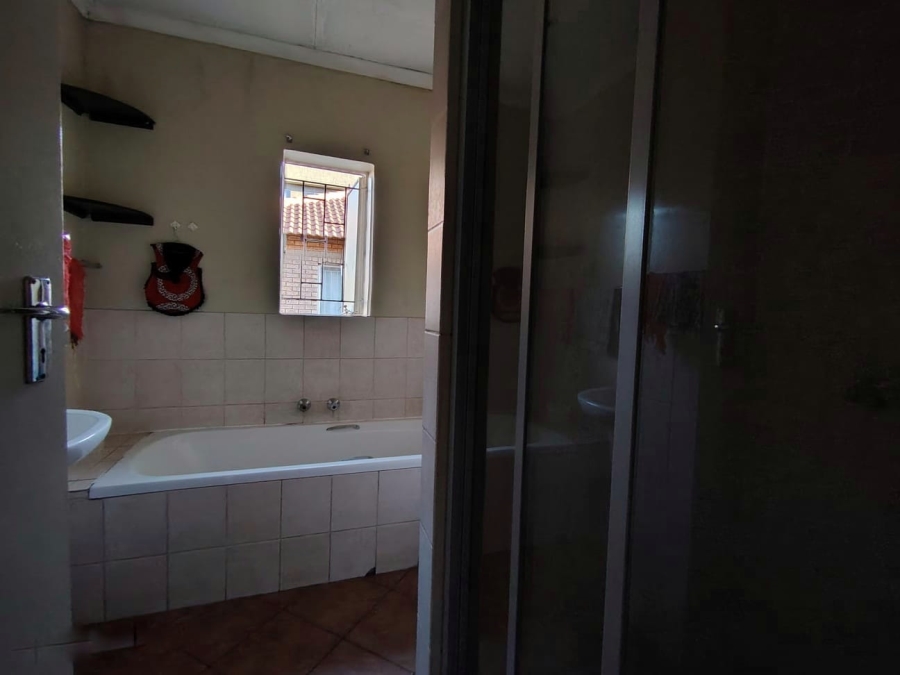 2 Bedroom Property for Sale in Wonderboom South Gauteng