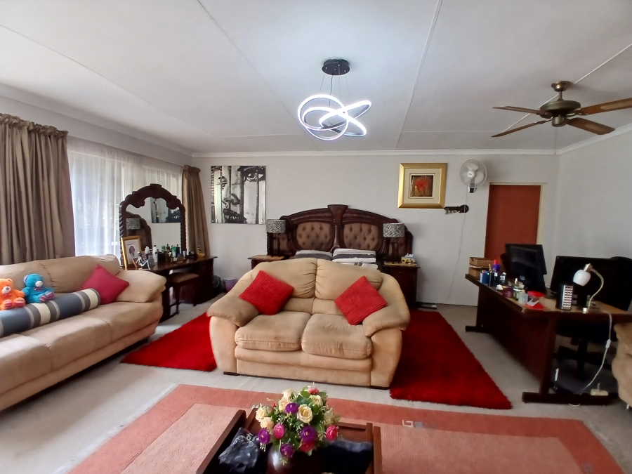 8 Bedroom Property for Sale in Gerardsville Gauteng