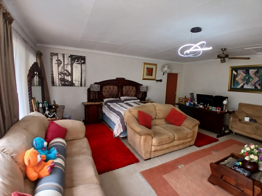 8 Bedroom Property for Sale in Gerardsville Gauteng