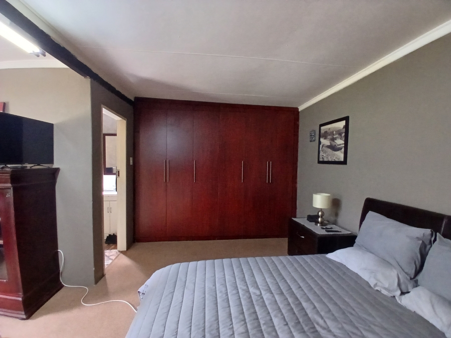 8 Bedroom Property for Sale in Gerardsville Gauteng