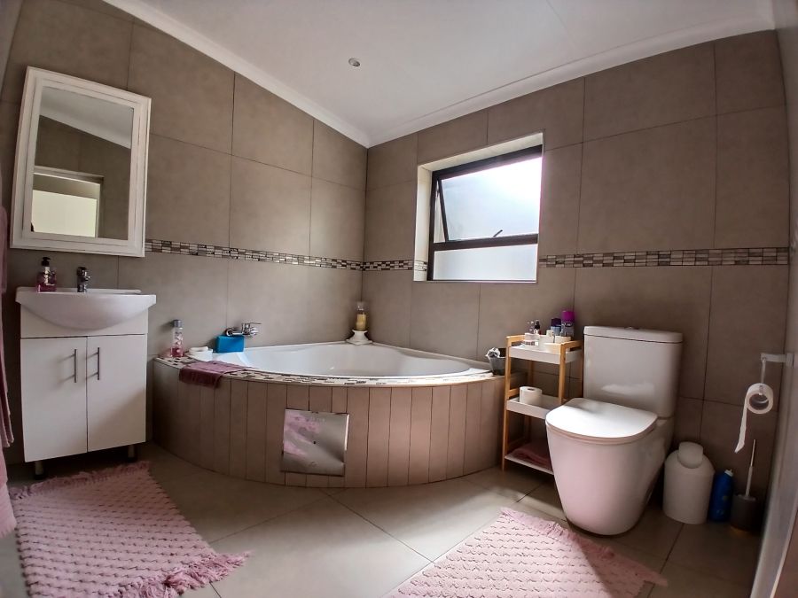 8 Bedroom Property for Sale in Gerardsville Gauteng