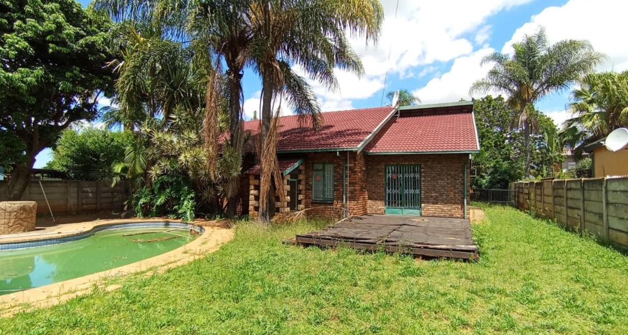 4 Bedroom Property for Sale in Dorandia Gauteng