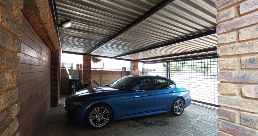 4 Bedroom Property for Sale in Dorandia Gauteng