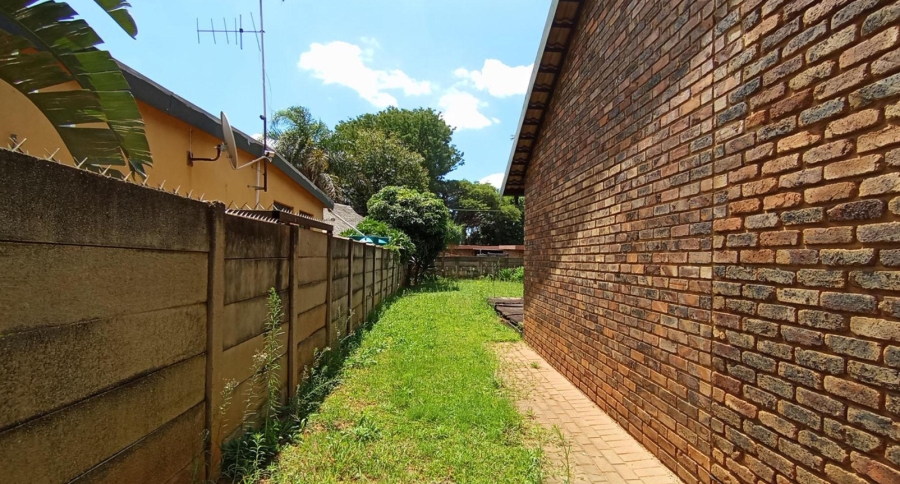 4 Bedroom Property for Sale in Dorandia Gauteng