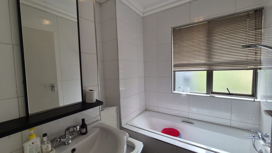 3 Bedroom Property for Sale in Greenstone Hill Gauteng