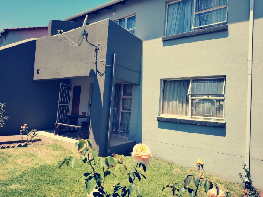 2 Bedroom Property for Sale in Vorna Valley Gauteng