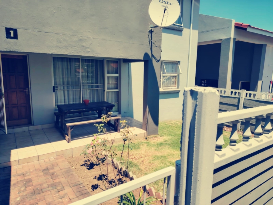 2 Bedroom Property for Sale in Vorna Valley Gauteng