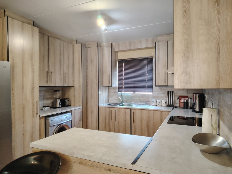 2 Bedroom Property for Sale in Vorna Valley Gauteng