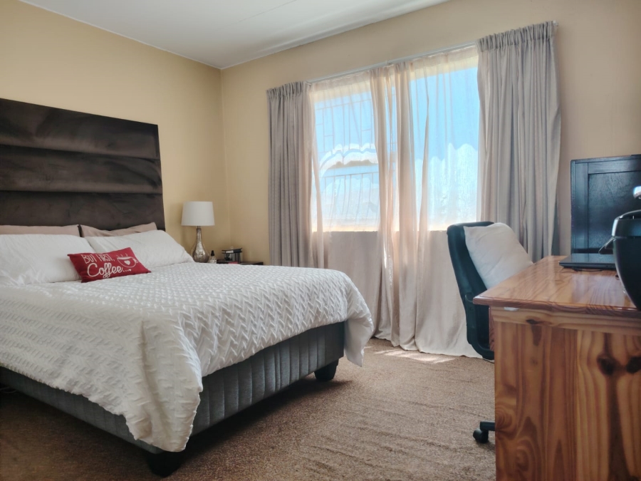 2 Bedroom Property for Sale in Vorna Valley Gauteng