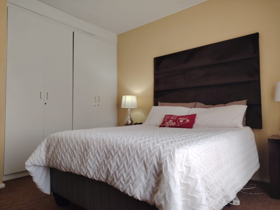 2 Bedroom Property for Sale in Vorna Valley Gauteng