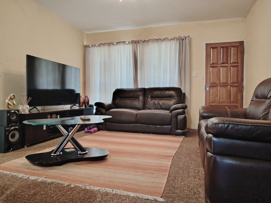 2 Bedroom Property for Sale in Vorna Valley Gauteng