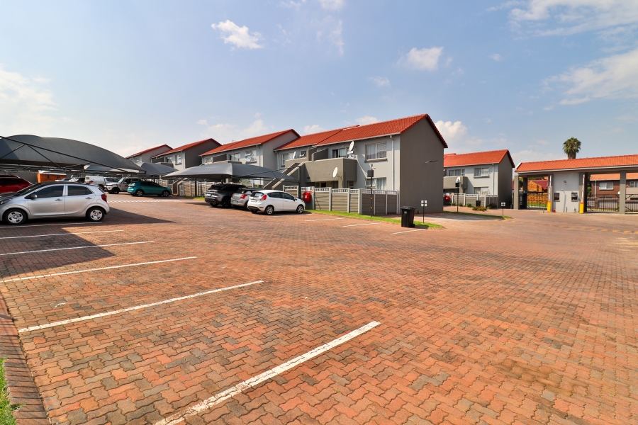2 Bedroom Property for Sale in Vorna Valley Gauteng