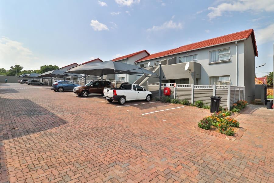 2 Bedroom Property for Sale in Vorna Valley Gauteng