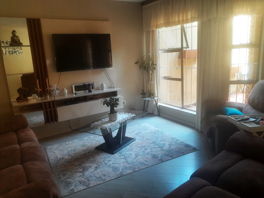 3 Bedroom Property for Sale in Oakdene Gauteng