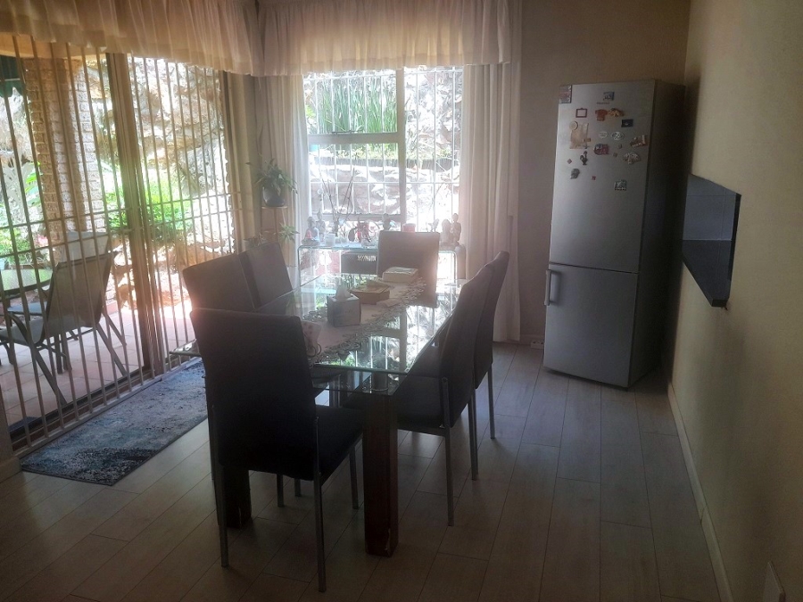 3 Bedroom Property for Sale in Oakdene Gauteng