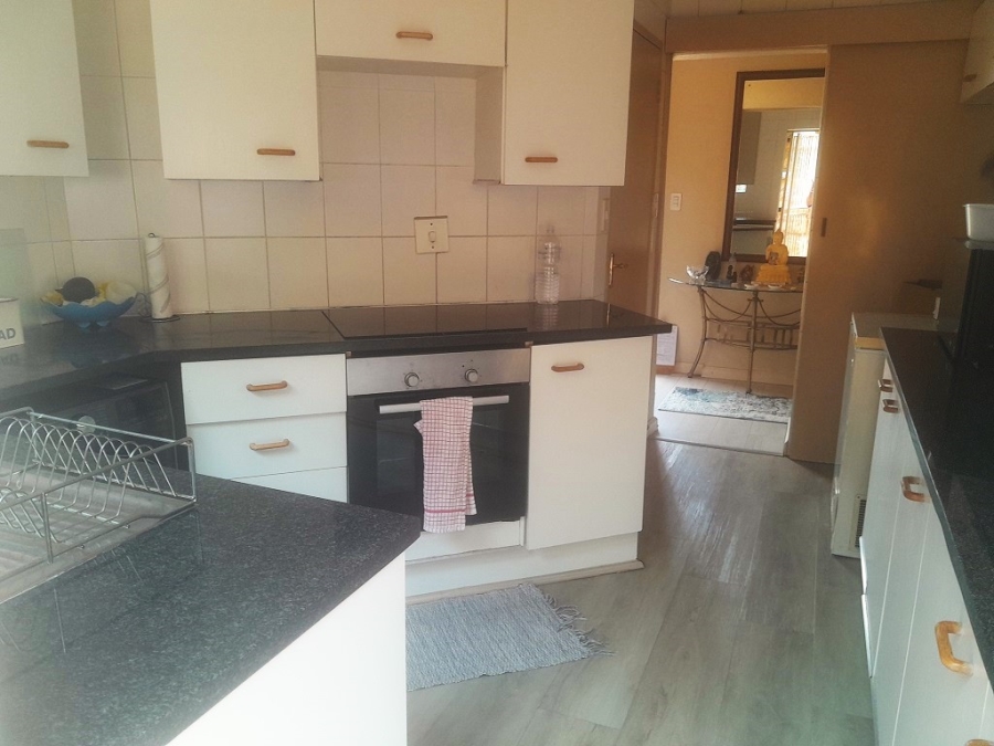 3 Bedroom Property for Sale in Oakdene Gauteng