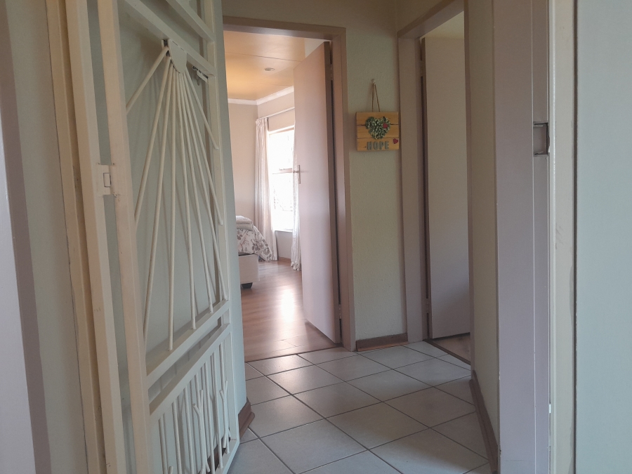 3 Bedroom Property for Sale in Oakdene Gauteng