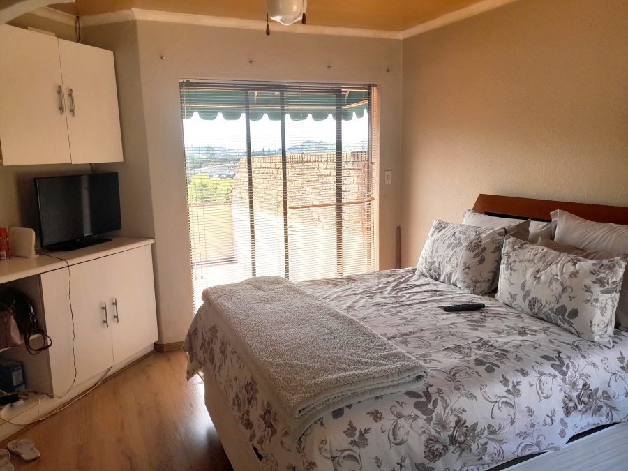 3 Bedroom Property for Sale in Oakdene Gauteng