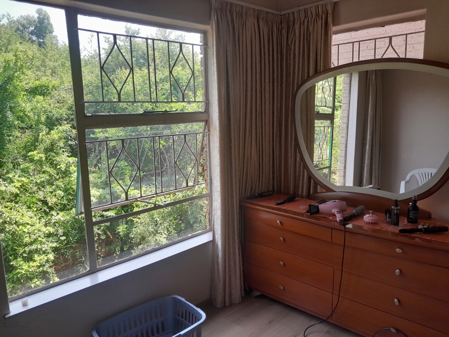 3 Bedroom Property for Sale in Oakdene Gauteng