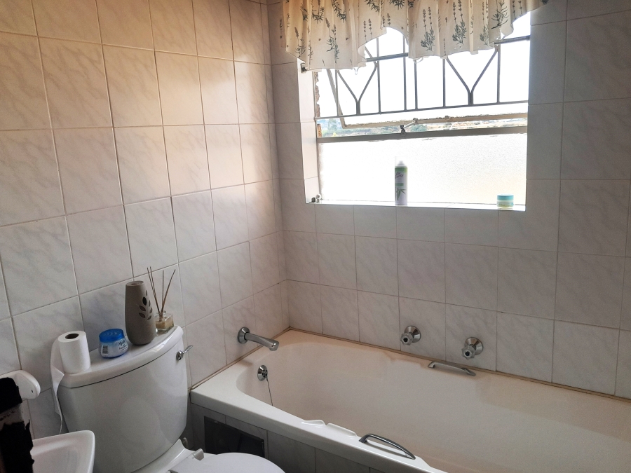 3 Bedroom Property for Sale in Oakdene Gauteng