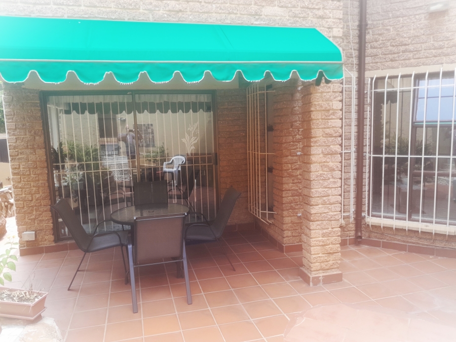 3 Bedroom Property for Sale in Oakdene Gauteng