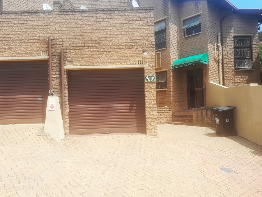 3 Bedroom Property for Sale in Oakdene Gauteng