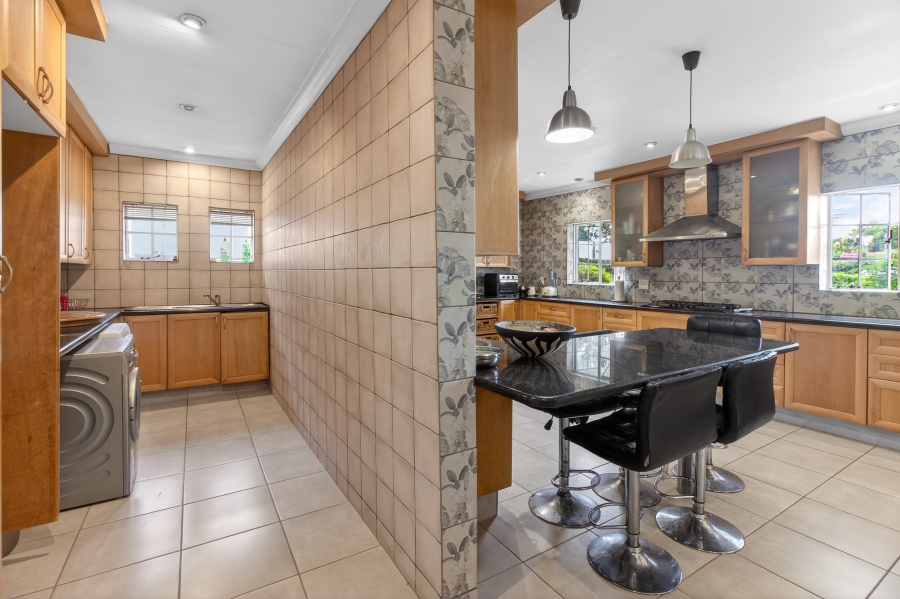 5 Bedroom Property for Sale in Bryanston Gauteng