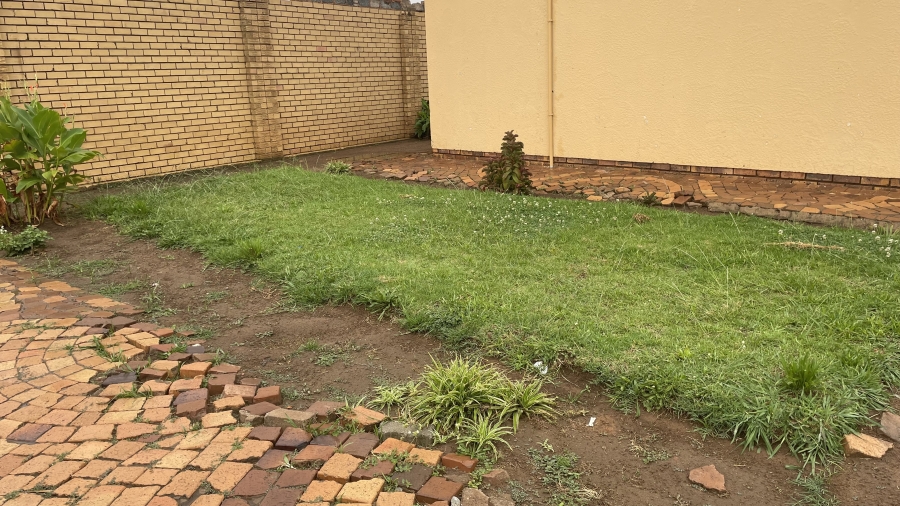 2 Bedroom Property for Sale in Tsakane Gauteng