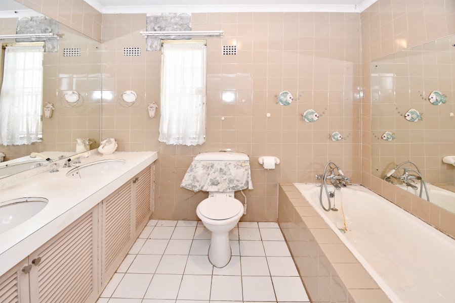 4 Bedroom Property for Sale in Corlett Gardens Gauteng