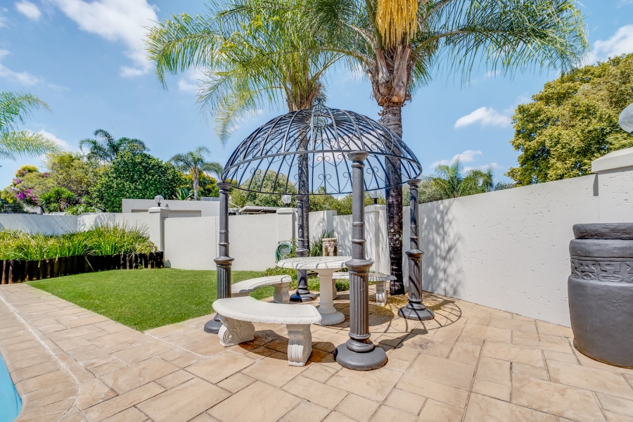 2 Bedroom Property for Sale in Lonehill Gauteng