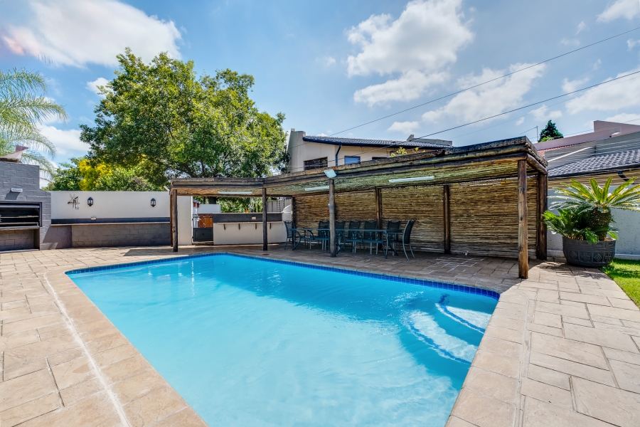 2 Bedroom Property for Sale in Lonehill Gauteng